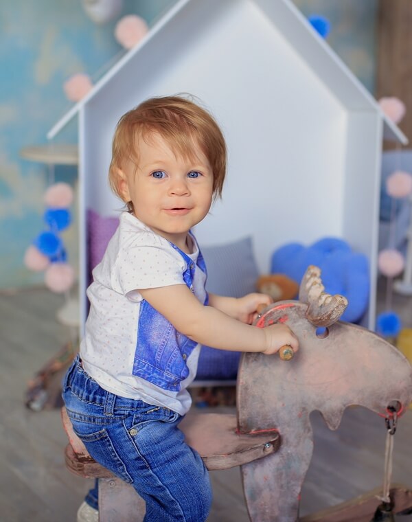 Experienced babysitter providing safe childcare and fun learning activities for young children.